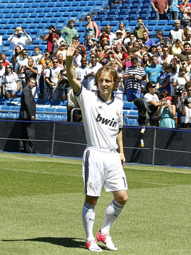 剑南春｜米兰1-2都灵，佳夫乌龙，普利希奇失点，赖因德斯破门